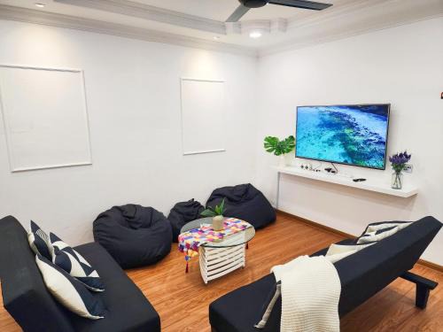 Taman Mirindi House | Moon Moon Ipoh 14 PAX and Baby COT