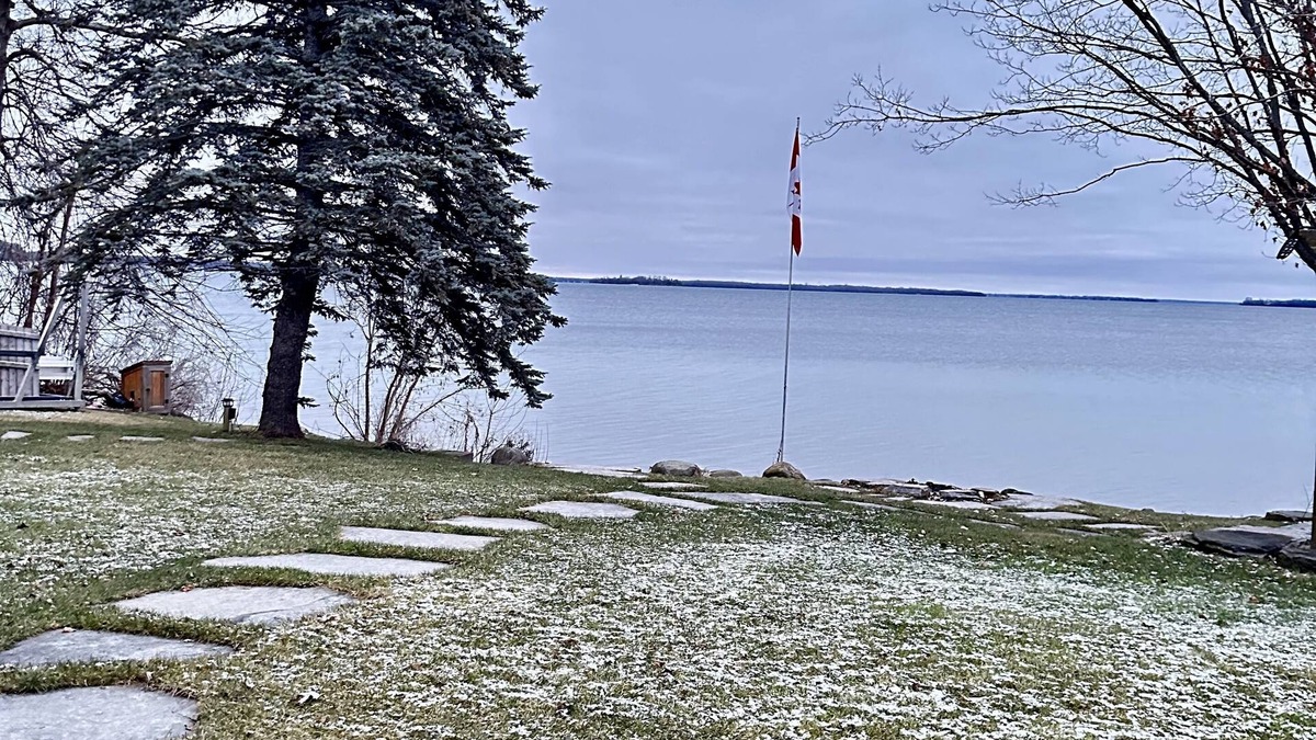 Orillia Cottage | Moon Point Simcoe Lakefront Cottage