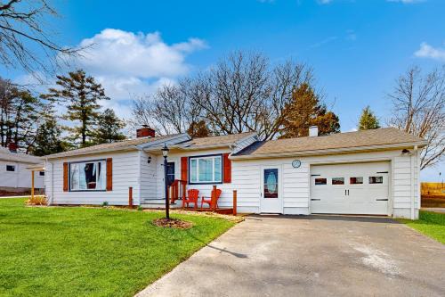 Auburn House | Moon Rise House on the Finger Lakes