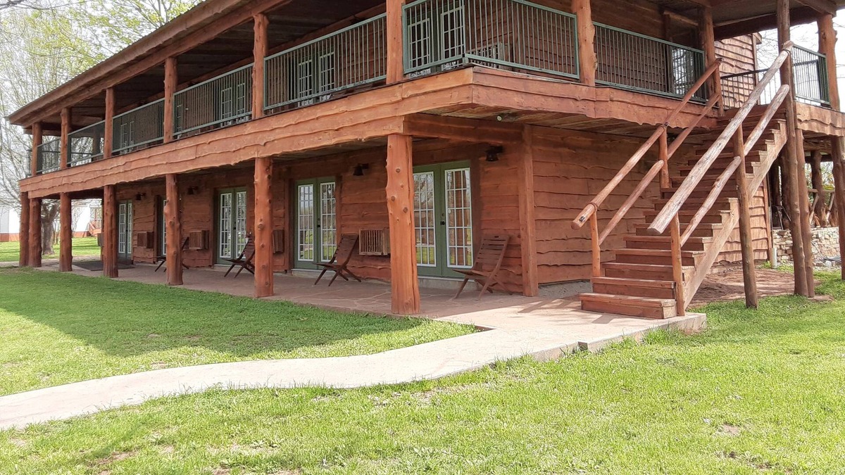 Satin House | Moon River Ranch - Farm House Lodge Rooms