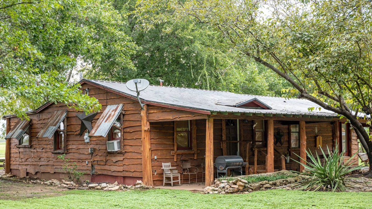 Satin House | Moon River Ranch - Gate House