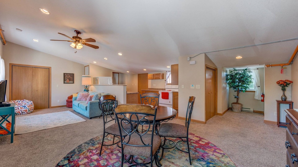 Pepin Condo | Moonbeam Condo - Beautiful 2 Bedroom Stay by Beach