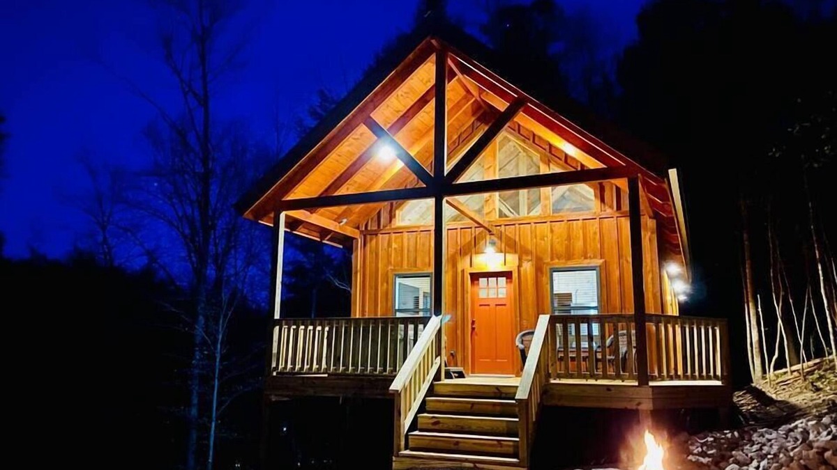 Rogers Cabin | Moonbow Cabin-RRG hot tub-new build