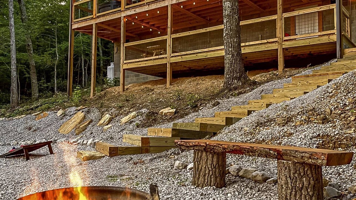 Frenchburg Cabin | Moondance Cabin at Red River Gorge - Hot Tub