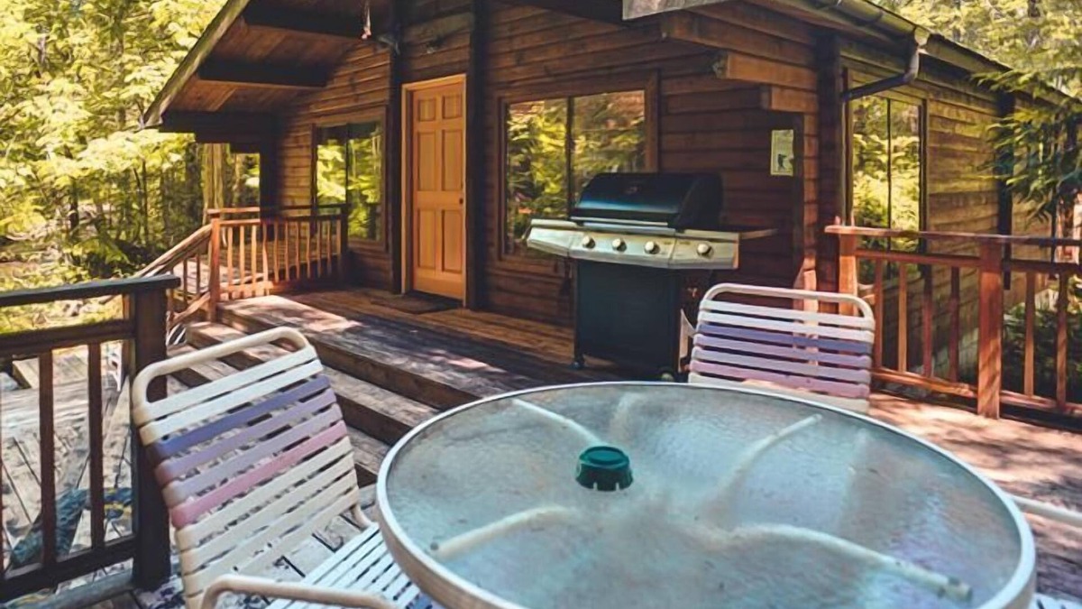 Rhododendron Cabin | Moondance Cabin