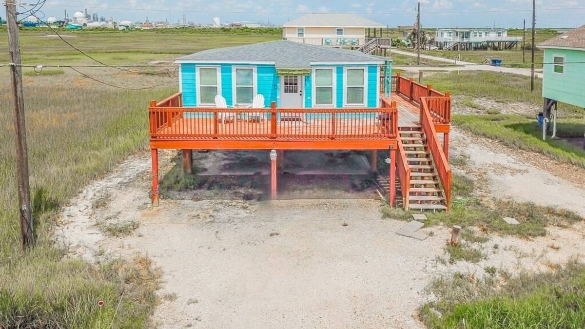 Surfside Beach Cottage | Moongazer is the ideal place to unwind and relax.