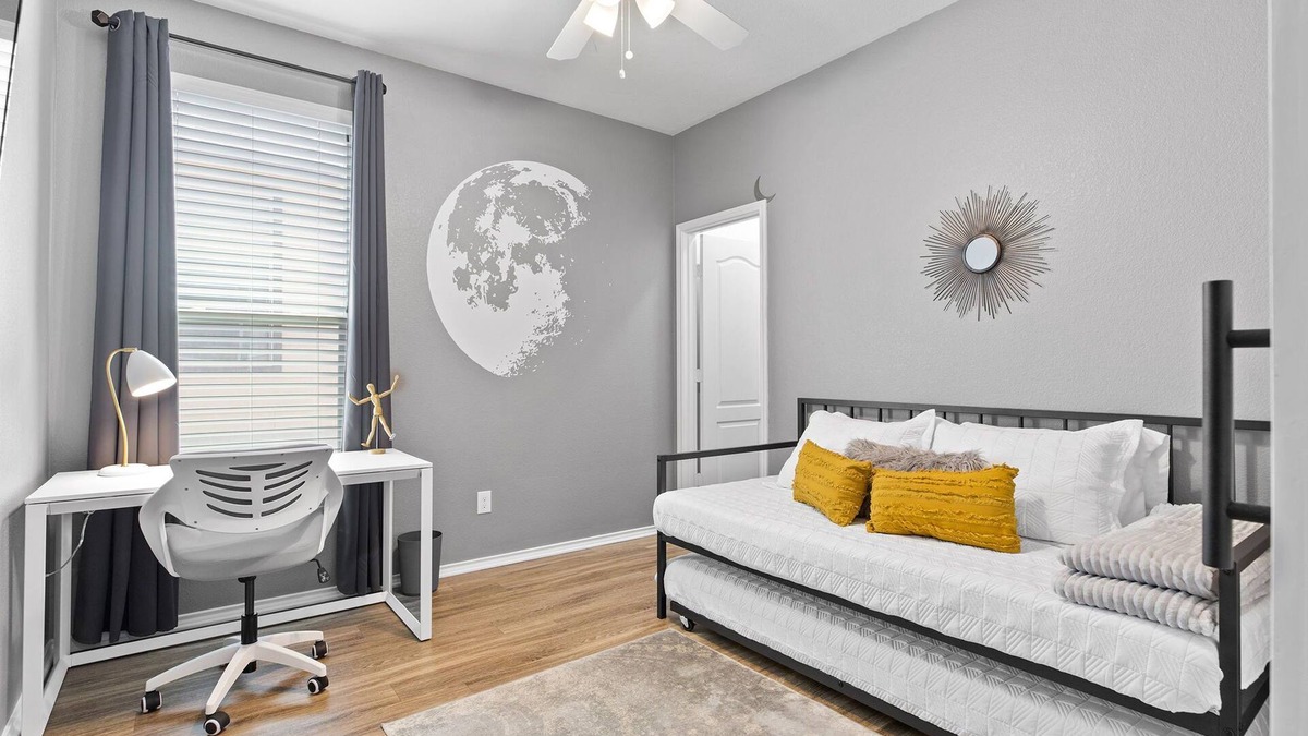 Hutto House | MoonHaven Elegant Extended-Stay 4BR-Stylish-Pristine-POOL-Round Rock!