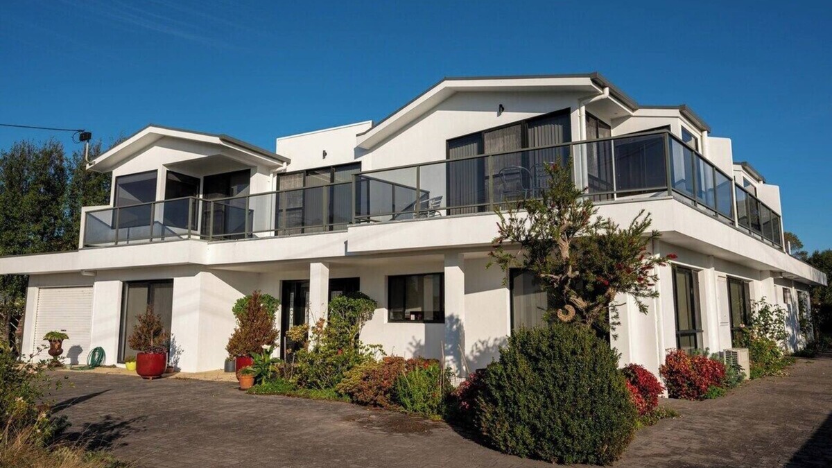 Newhaven Apartment | Moonlight Bay and Gallery Ocean View Suites #1