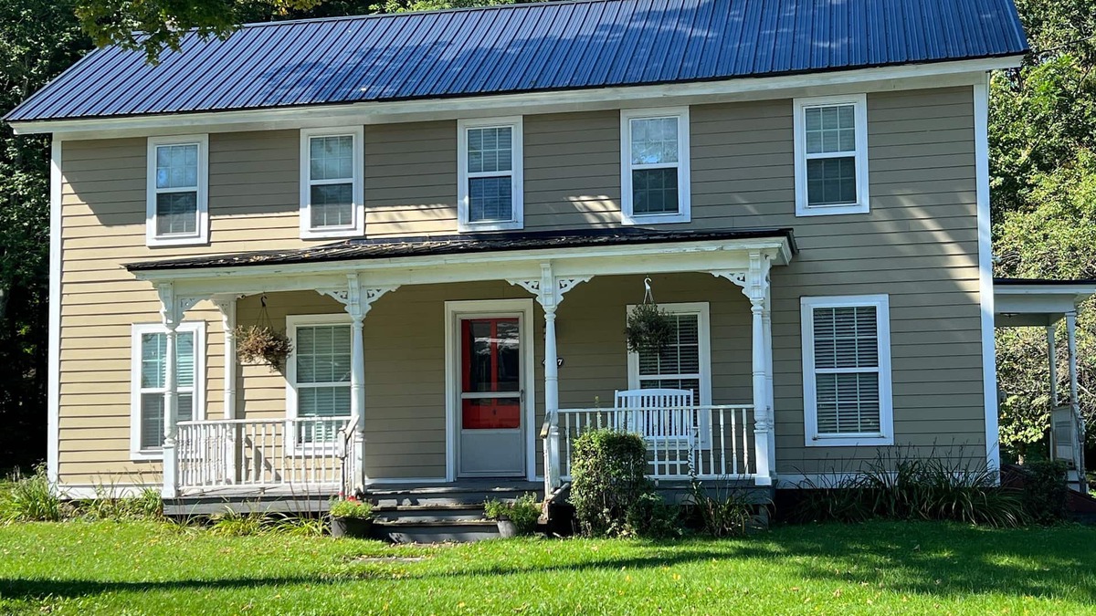 Milford House | Moonlight Graham - Doc -1 of 2 neighboring 3 bdrm homes w/shared pool near CDP