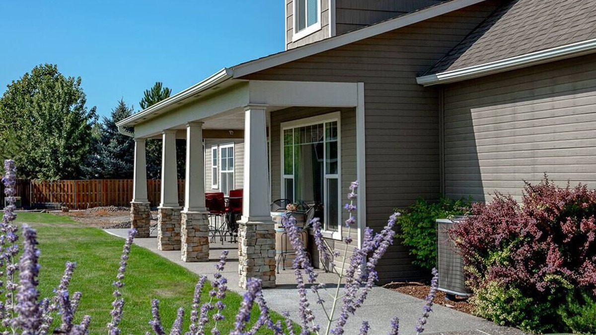 Walla Walla House | Moonlight Manor - beautiful home on 2.3 acres with vineyard view & private pool.