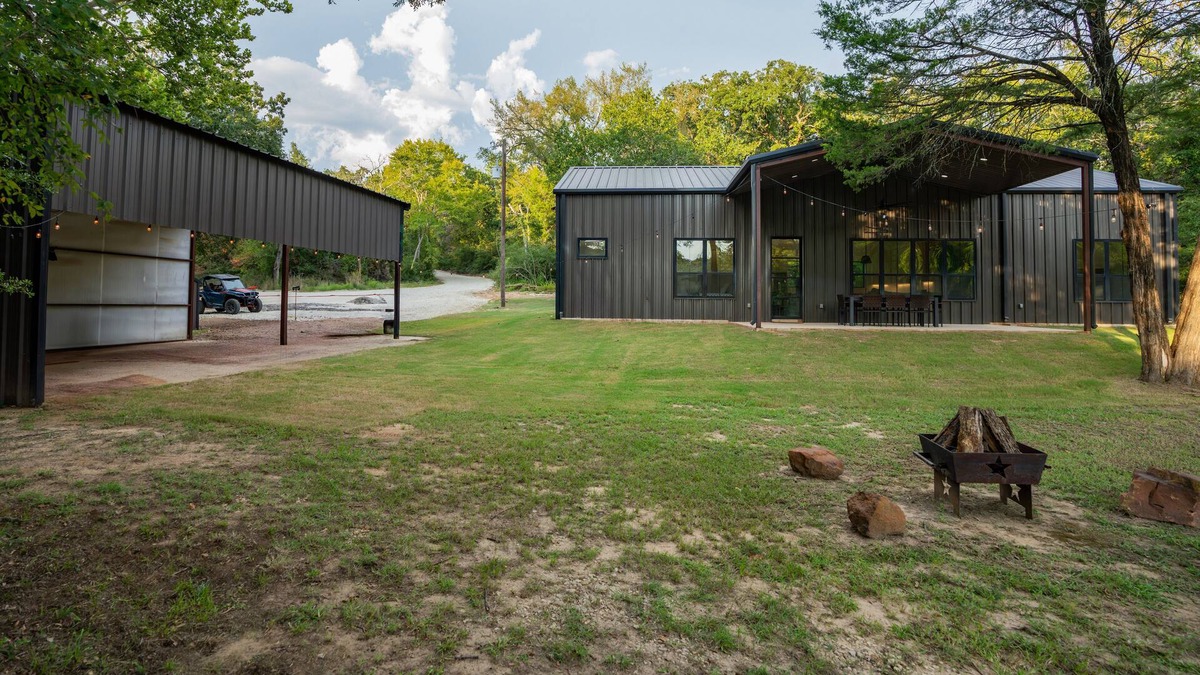Hearne House | Moonlight Oaks Retreat features privacy, and abundant space for r&r