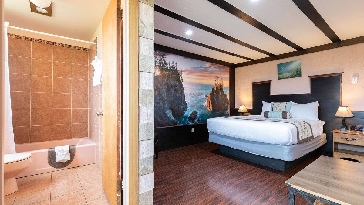 Ocean Shores Hotel | Moonlight Trail - King Studio Room at Wanderlust Inn, Pet Friendly