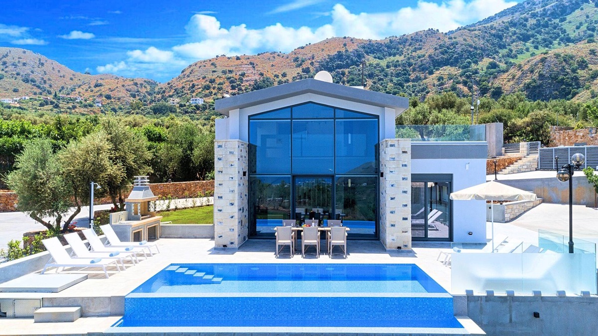 Mathes Villa | Moonlight Villa Heated Pool