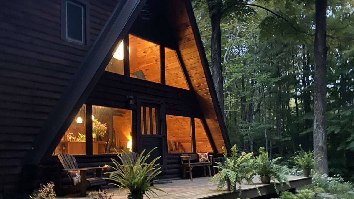 Rensselaerville Ski Chalet | Moonlit Chalet & Nature Sanctuary
