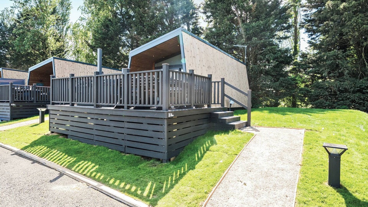 Great Billing Cottage | MOONLIT SKYLIGHT - BILLING AQUADROME in Billing Aquadrome Holiday Park