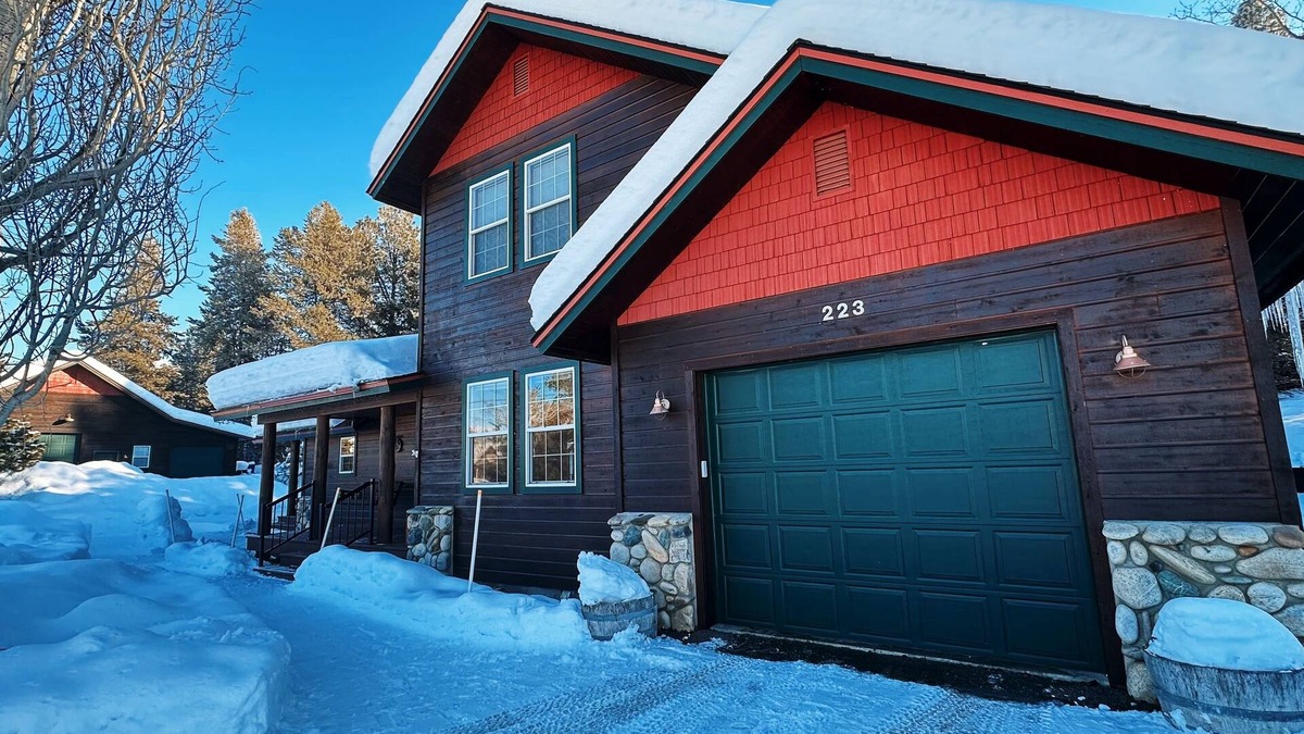 McCall Cabin | Moonridge Lodge – The Ultimate Work and Play Retreat