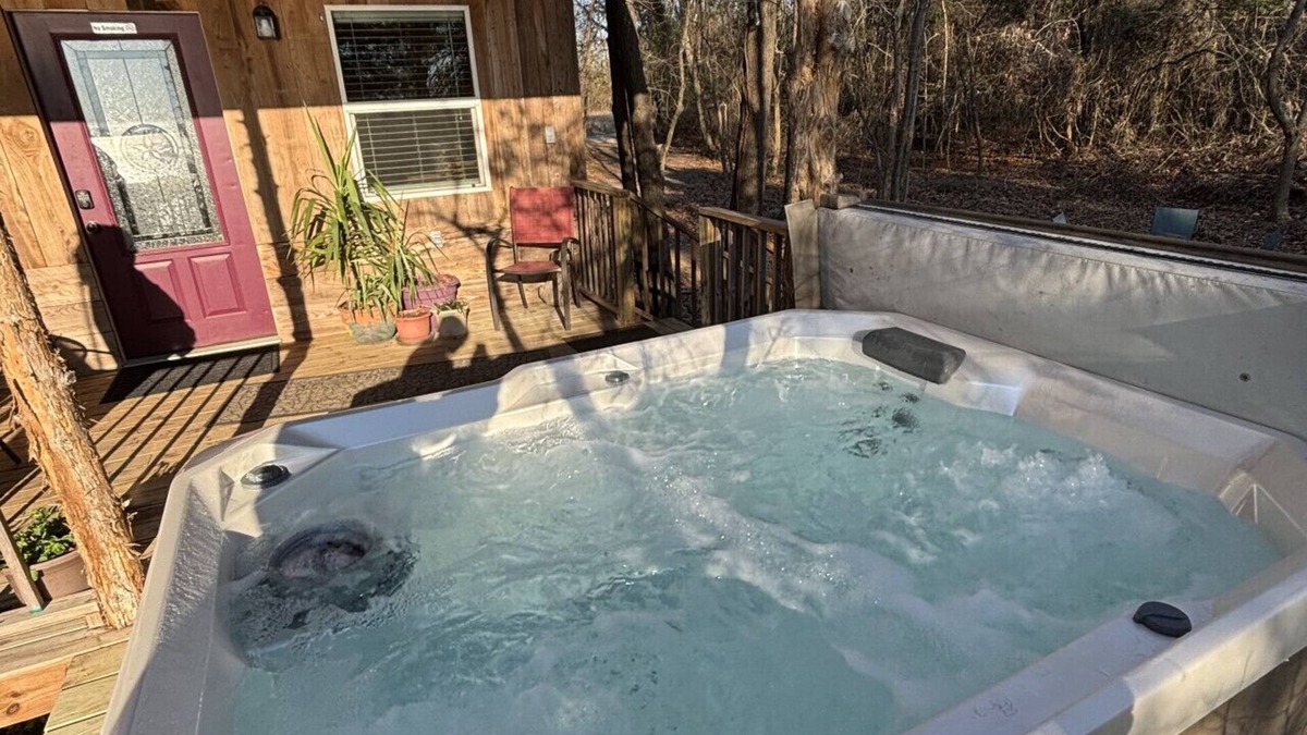 Flint Cabin | MoonRiver Romantic Lake Escape: HOT TUB & FIre Pit