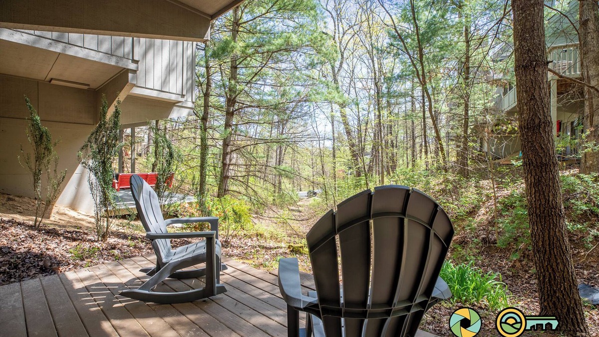Orkney Springs Cottage | Moonstone Cottage - Perched in the trees!