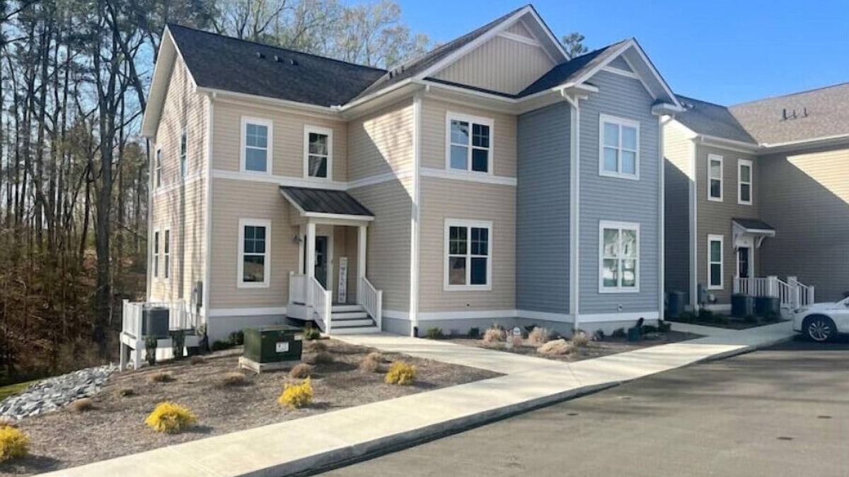 Eatons Crossing House | Moore Lake Timen