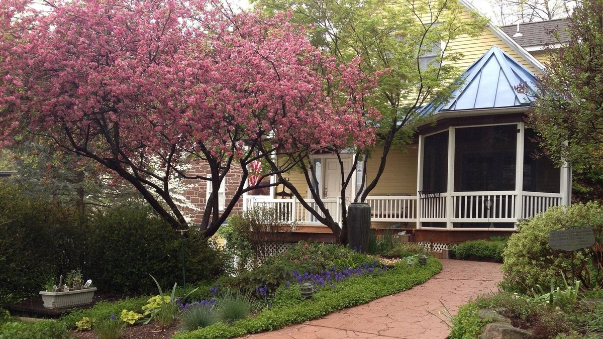 Lewisberry House | Moore's Mountain Inn - 3 Bedrooms - Sleeps 1 to 6