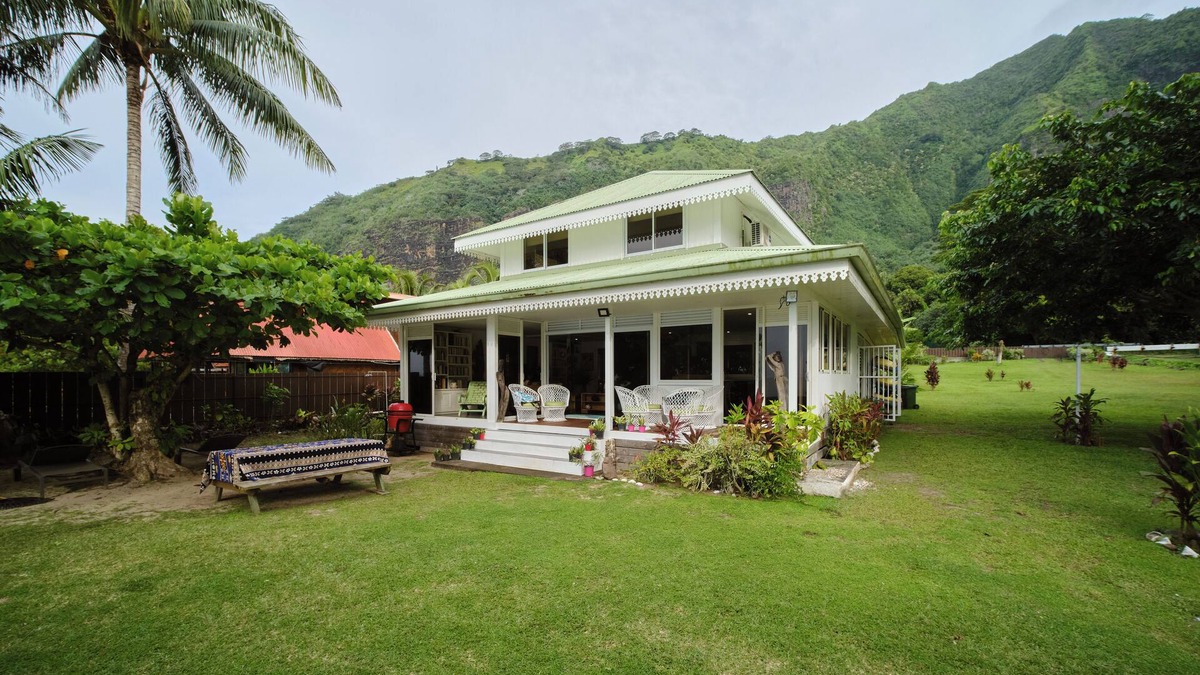 Pihaena Villa | Moorea, Opunohu Bay Villa by the sea