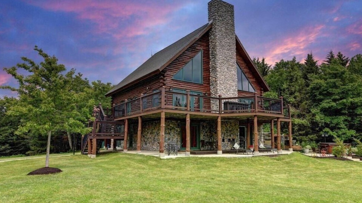 Florida House | Moores · Berkshire Mountain Top Chalet