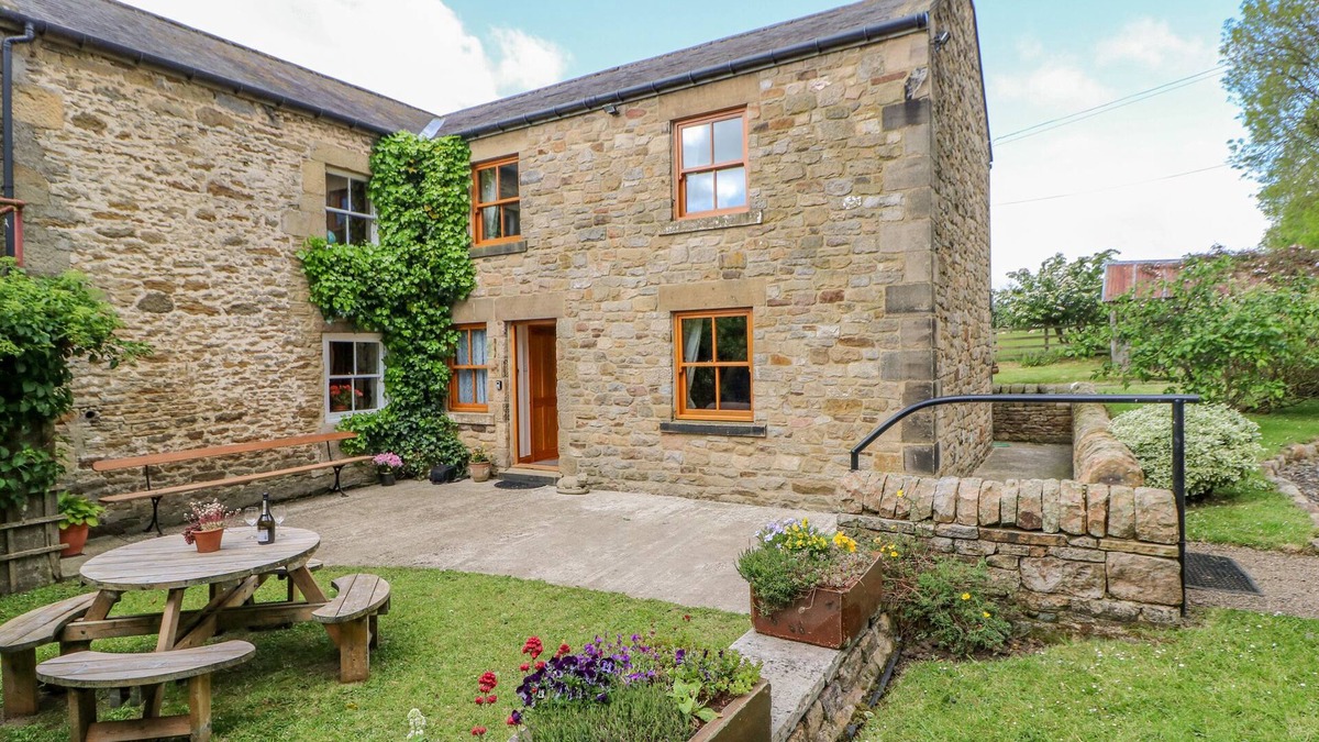 Hexham Cottage | MOORGAIR COTTAGE, family friendly, with open fire in Hexham