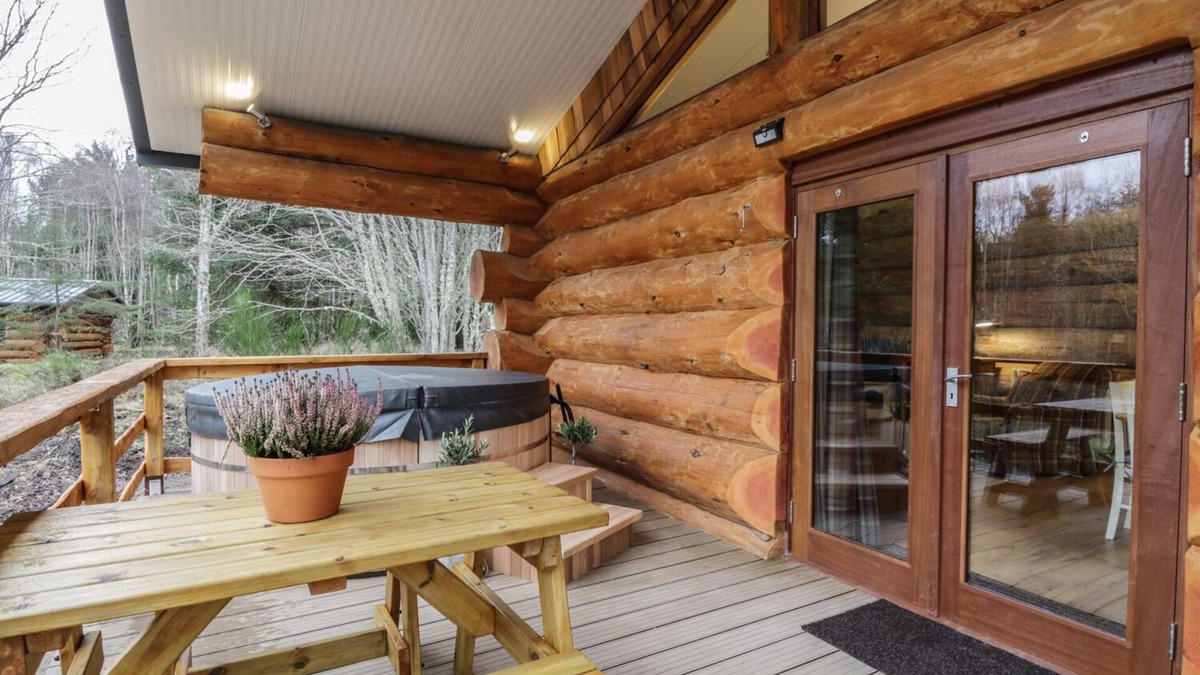 Inverness Cottage | MOORHEN LODGE, pet friendly in North Kessock And Kilmuir