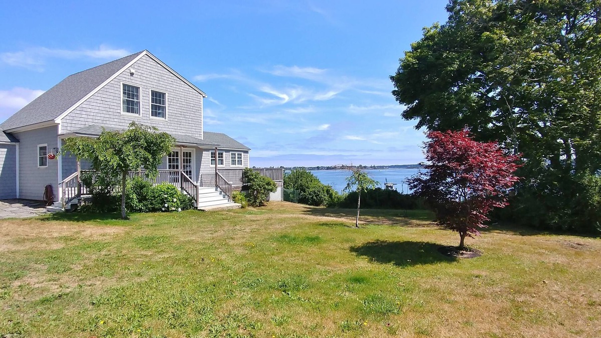 Mid-Coast and Islands House | Moorings - Enjoy sweeping sunrises from this waterfront home on Basin Point.