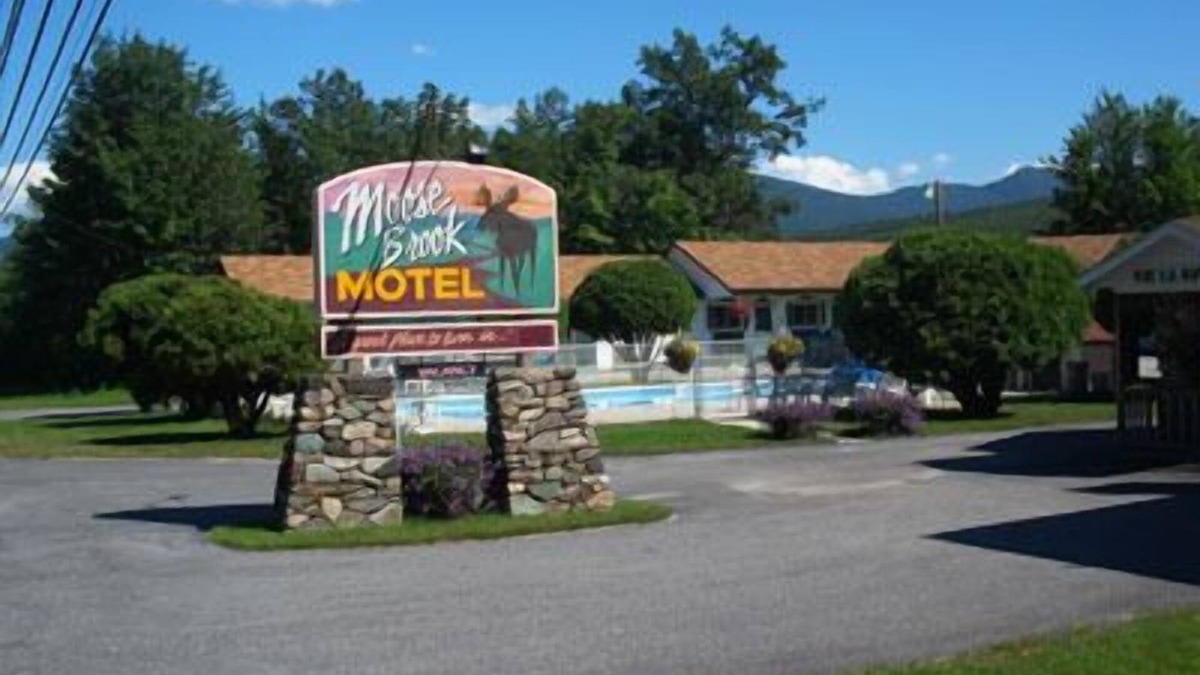 Upper Village Hotel | Moose Brook Motel