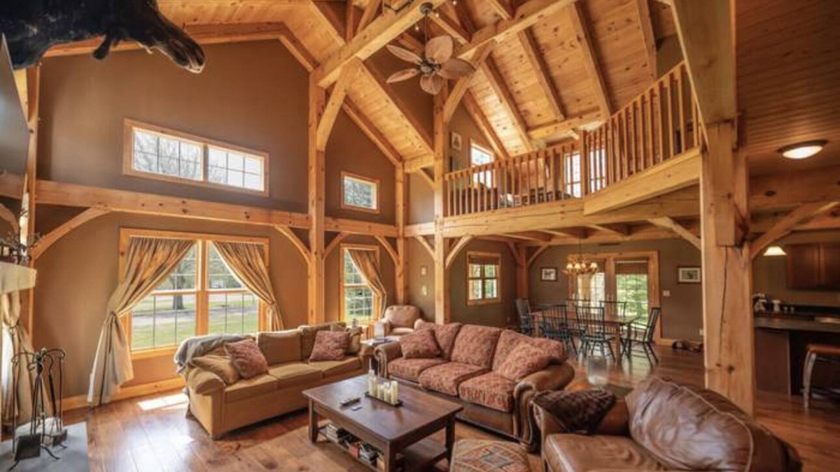 West Dover Cabin | Moose Head Lodge Located 5 Minutes from Mount Snow!