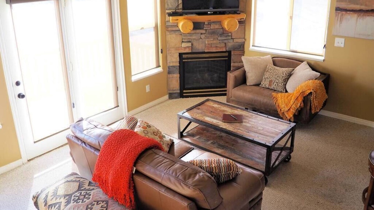 Liberty Condo | Moose Hollow Adventure Lodge - End Unit