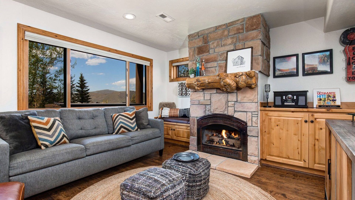 Bear Hollow Village House | Moose Mgmt at Bear Hollow 5534B: King bed-Pvt. Hot Tub-Pool-Dogs Welcome