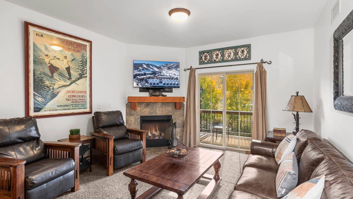 Bear Hollow Village Condo | Moose Mgmt at Bear Hollow 1304: King bed-Top Floor-Office Space-Gym-Dogs Welcome