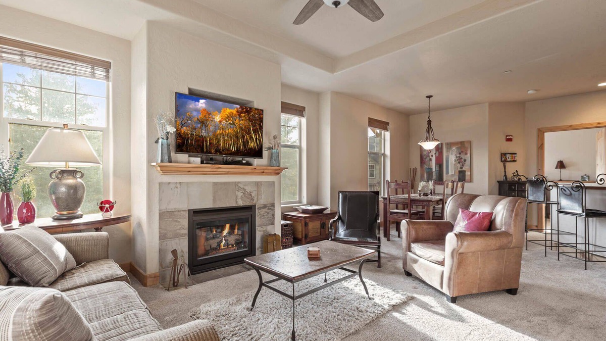 Kimball Junction Condo | Moose Mgmt at Foxpoint 1678C Front Balcony w BBQ-Walk to Shops-King bed-TopFloor