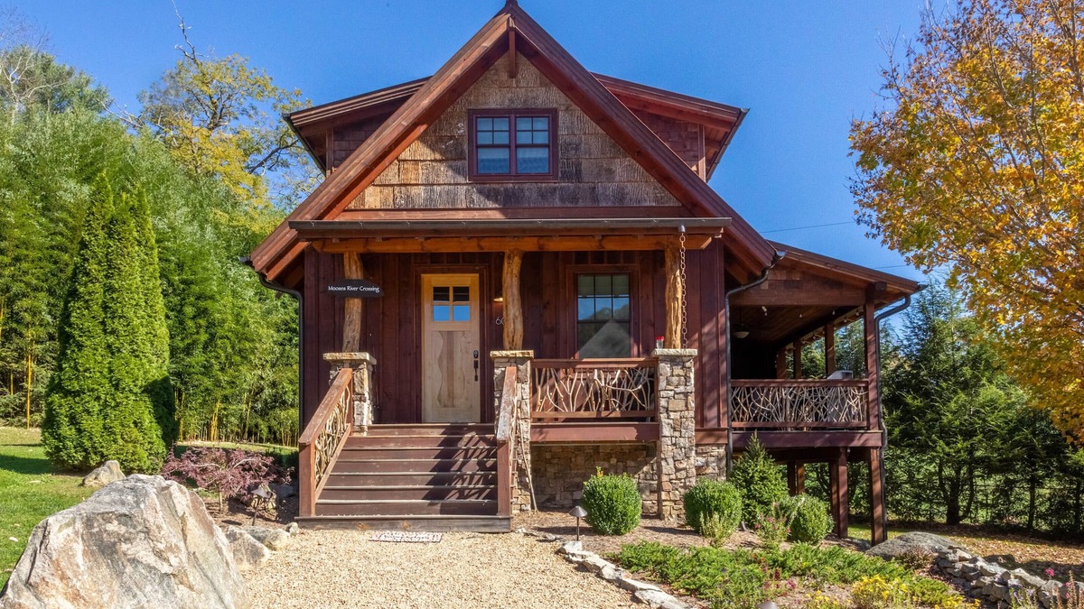 Banner Elk Cabin | Moose's River Crossing - Eagles Nest River Club, gated, hot tub