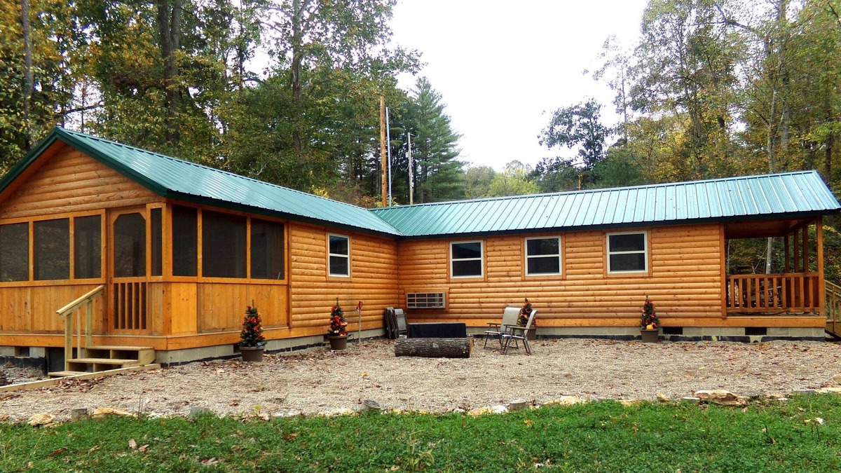 Nelsonville Cabin | Moose Tracks Cabin with Hot Tub on screened in porch!