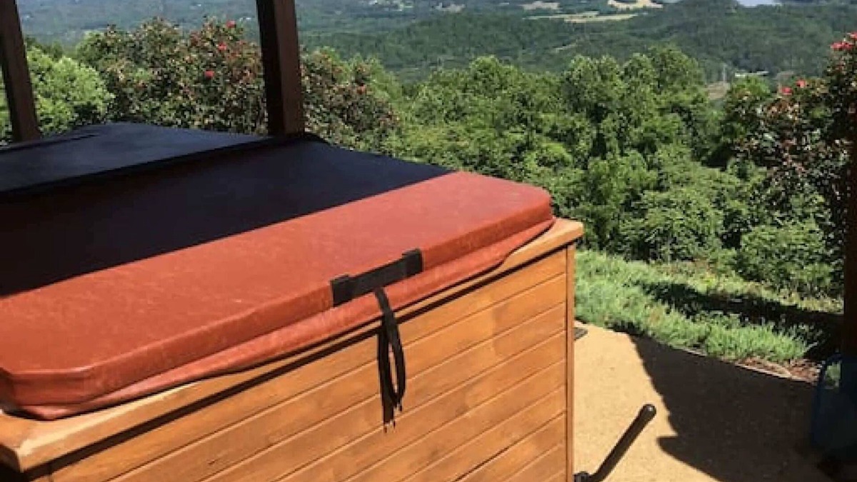 Bryant Cabin | Moose Tracks with beautiful views and a hot tub!