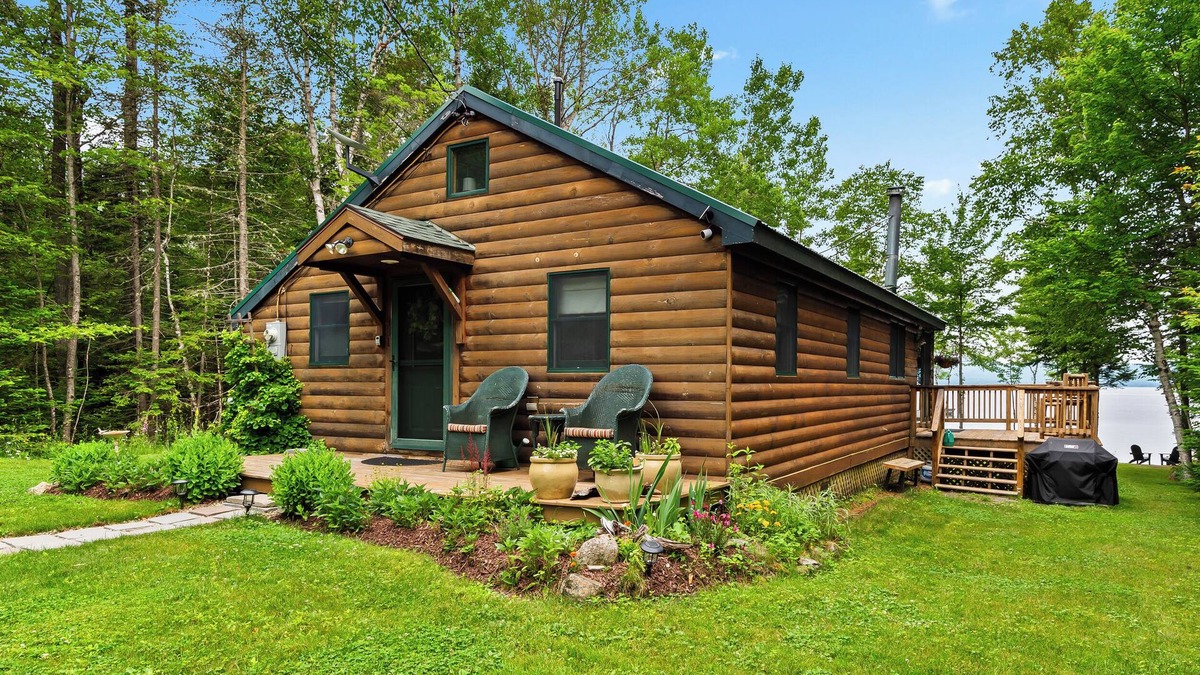 Rangeley Cabin | MooseHoek | Sandy Beach and Gorgeous Sunsets on Mooselookneguntic Lake