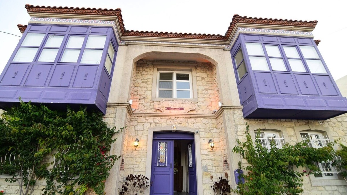 Alacati Ski Chalet | Mor Salkım Konağı