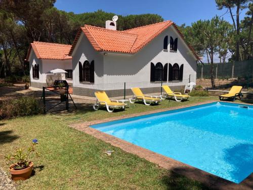 Mucifal House | Moradia no Pinhal com Piscina - Espaço e Privacidade para as suas Férias!