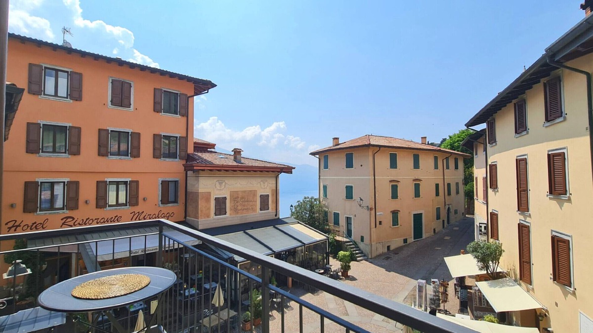 Pieve Apartment | Morandi Appartamento balcony Pieve