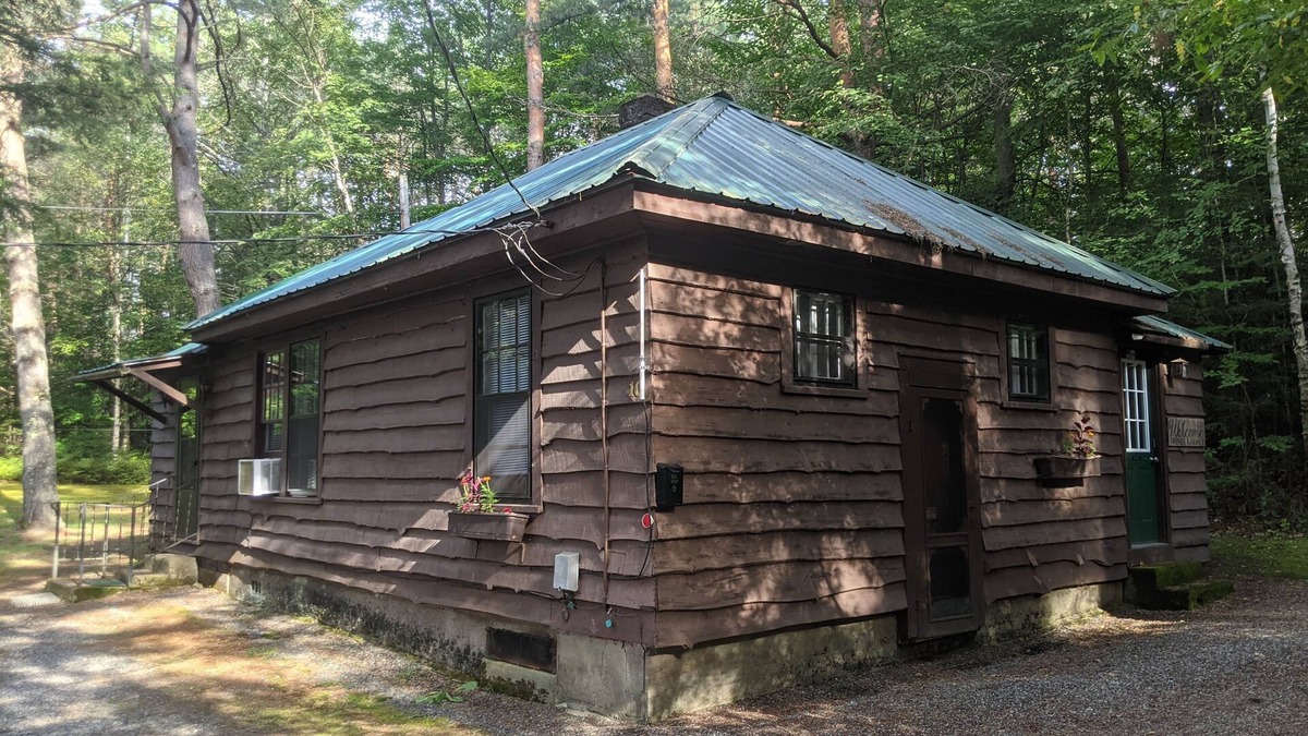 Ray Brook Cabin | Moreno's Cottages Cabin #10 -2 Bed/2 Bath Adirondack 4 season Cabin in the pines