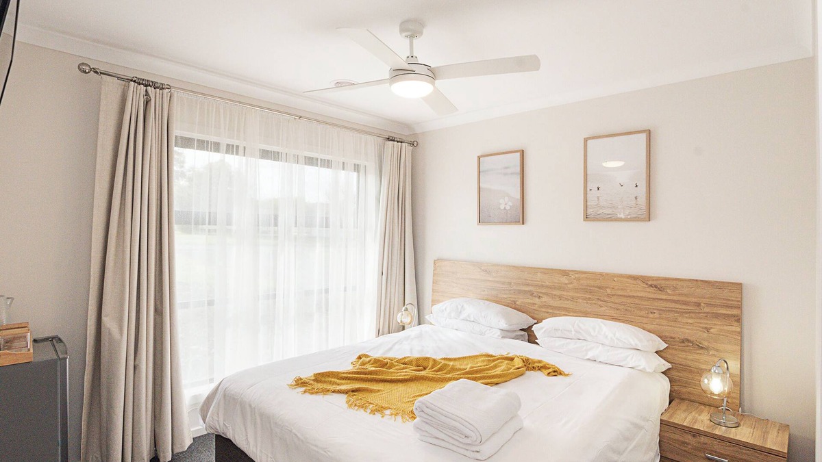 Hamilton House | Moreview Holiday Homes, brand-new modern houses 400m from Hamilton centre.nnn