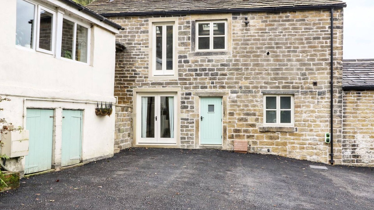 Honley Cottage | MORGAN'S BARN, pet friendly, character holiday cottage in Honley
