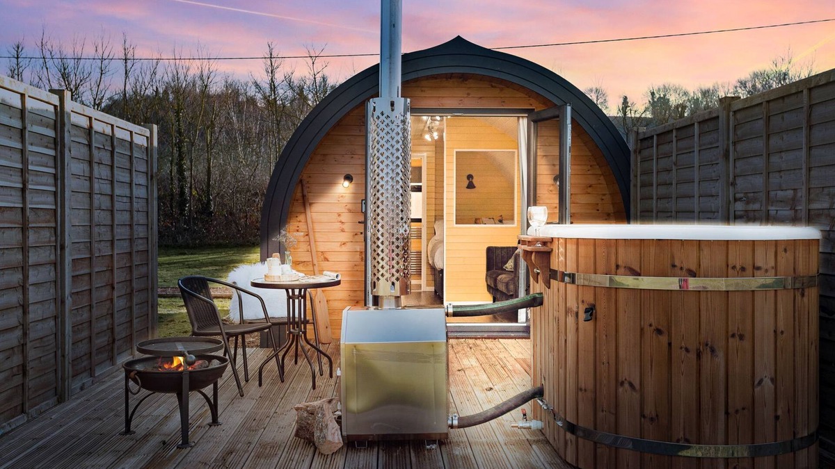 Wells Cabin | Morgan Sweet, Apple Tree Glamping - a chalet that sleeps 2 guests in 1 bedroom