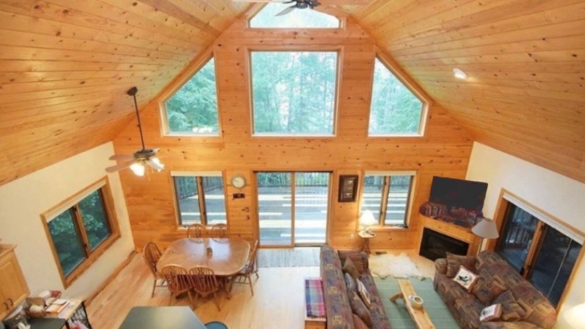 Trego Cabin | Morning View chalet lake home on Pear Lake
