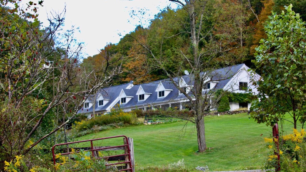 Slaty Fork House | MorningGloryInn.com 5 Star Inn at Snowshoe