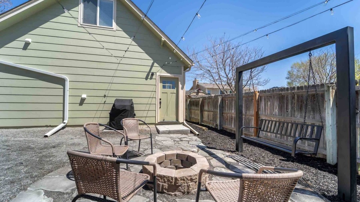 Morrison House | ‼️Morrison Getaway‼️ - 2BR House, BBQ , Free Parking
