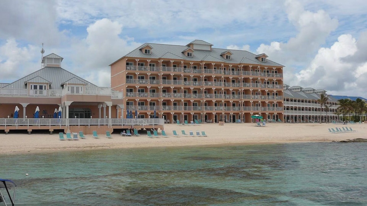 Colliers Bay Condo | Morritt's Tortuga Club Studio Unit Friday Check-In